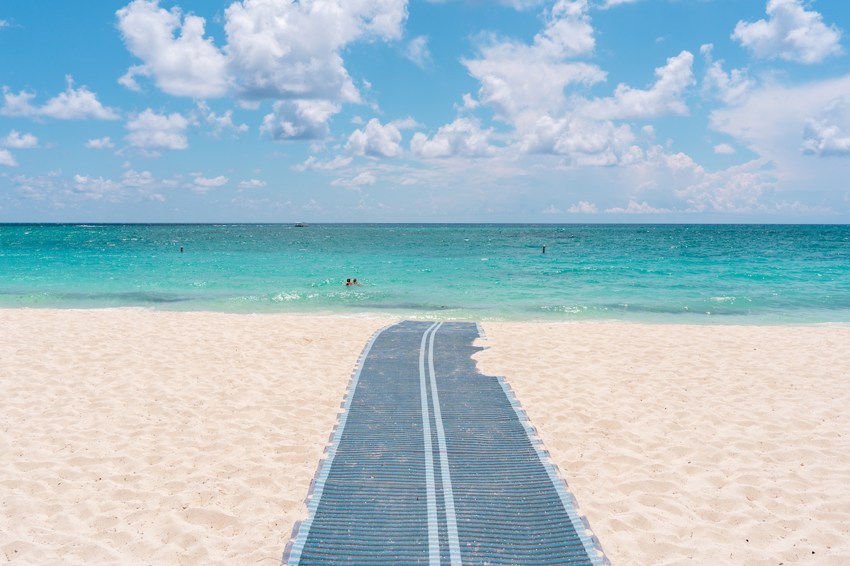 Governor's Beach Grand Cayman - wide white sand and turquoise water