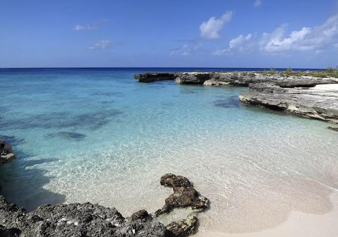 Smith Cove Grand Cayman - rocky cove with crystal clear turquoise water